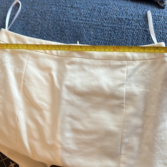 Beautiful embroidered Cream blazer & skirt - Picture 8 of 11